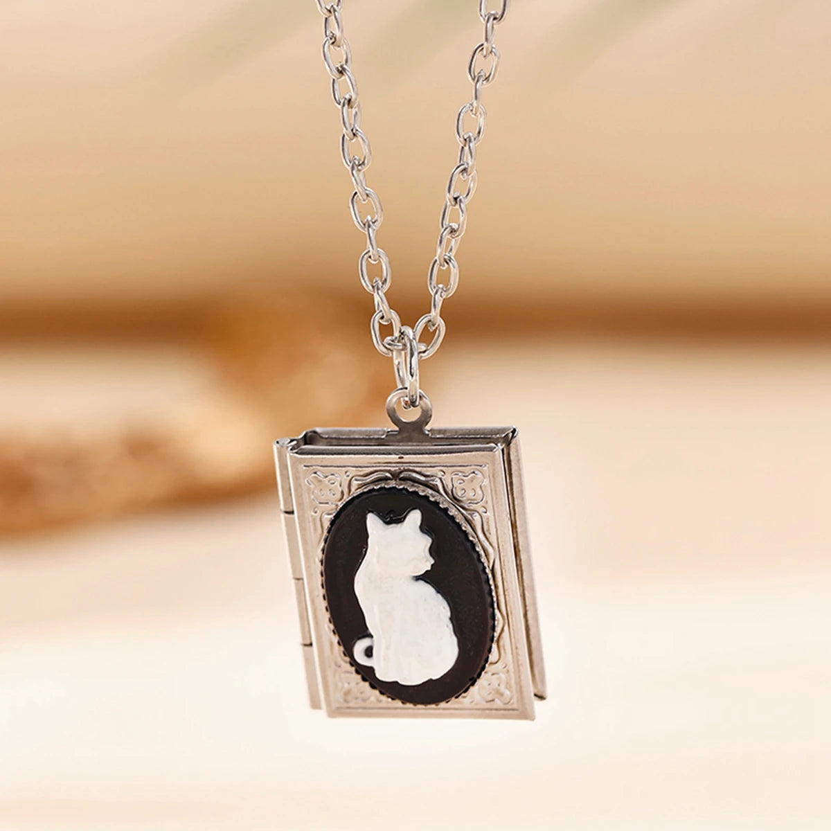 Gothic Vampire Cameo Pendant Choker Velvet Necklace for Women Fashion Pagan Witchcraft Jewelry Girls Gifts Creative Punk Choker