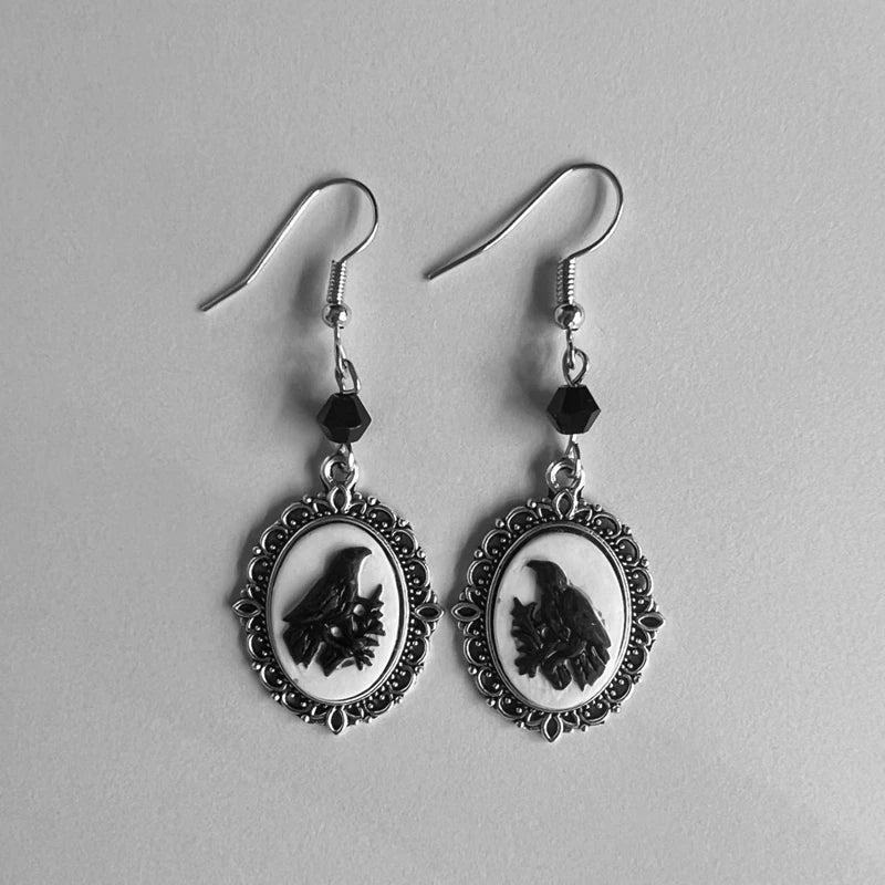 1pair Gothic Retro Portrait Black Dangle Earrings Palace Style Birthday Jewelry Gift for Women