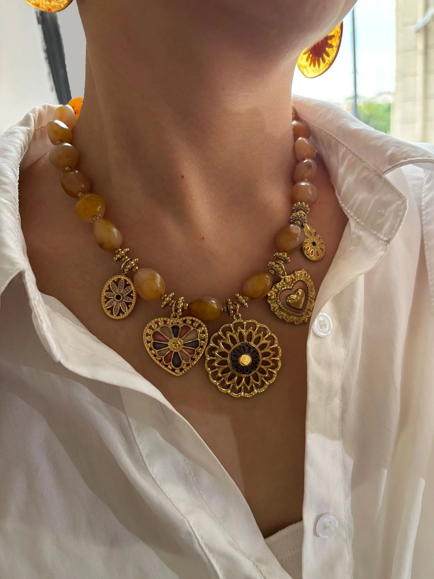 GHIDBK Fashionable Stainless Steel Gold-Plated Heart-Shaped Circular Pendant Necklace Handmade Women Resin Bead Chain Jewelrys