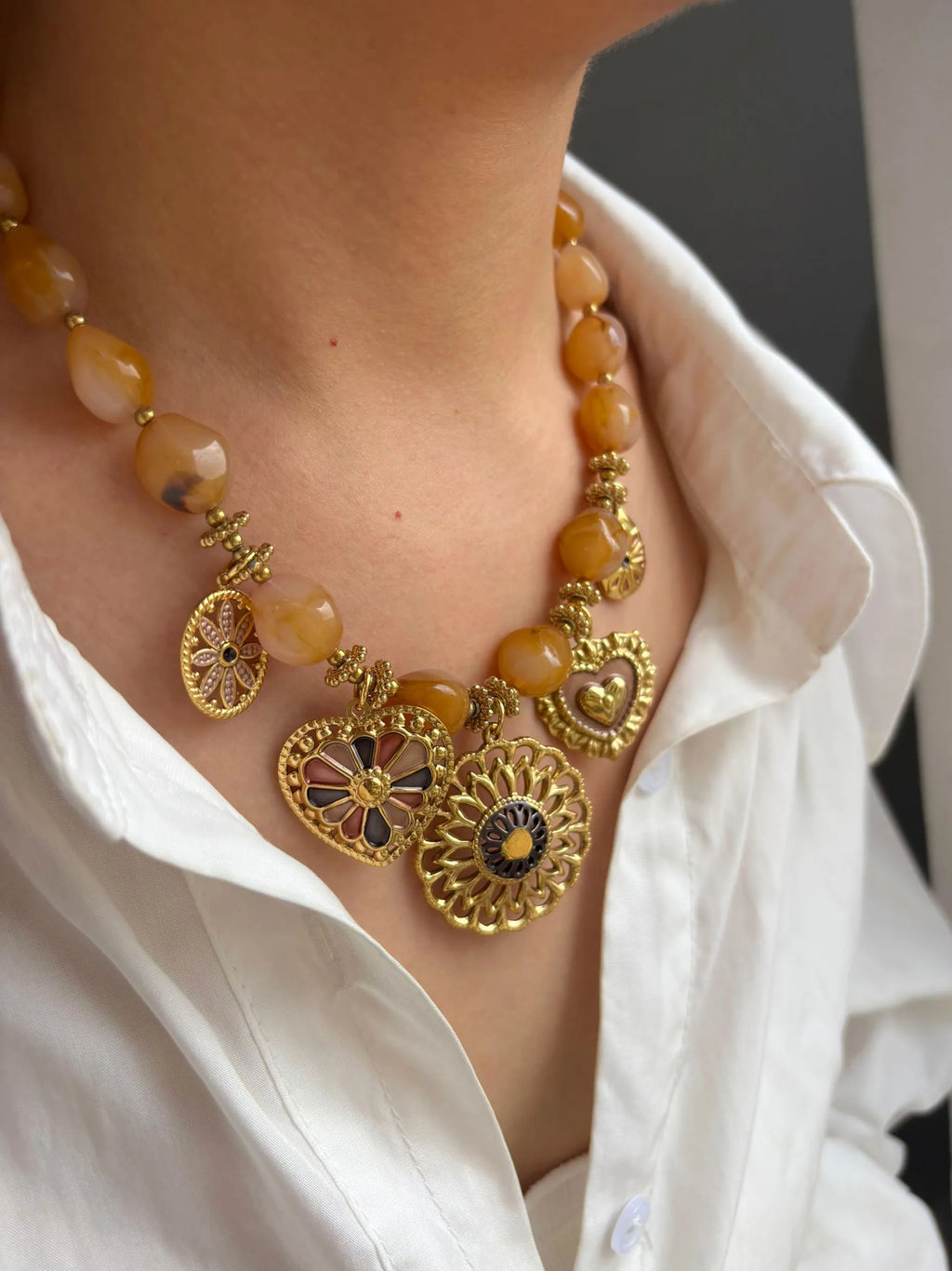 GHIDBK Fashionable Stainless Steel Gold-Plated Heart-Shaped Circular Pendant Necklace Handmade Women Resin Bead Chain Jewelrys