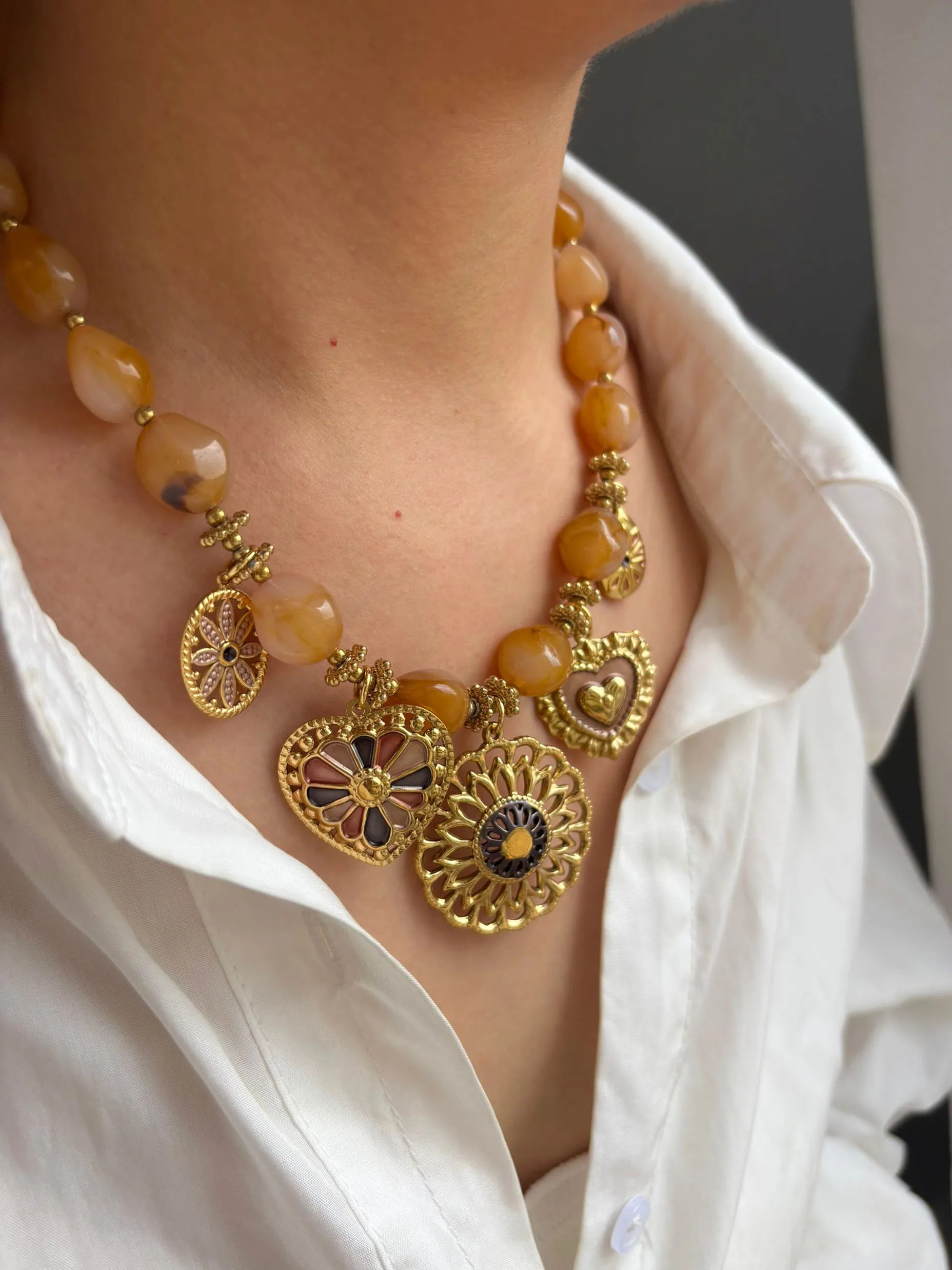 GHIDBK Fashionable Stainless Steel Gold-Plated Heart-Shaped Circular Pendant Necklace Handmade Women Resin Bead Chain Jewelrys